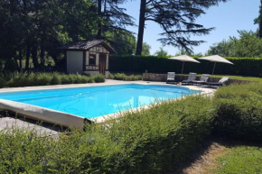 Gîte Le Pavillon dans le parc du Château Lescaut